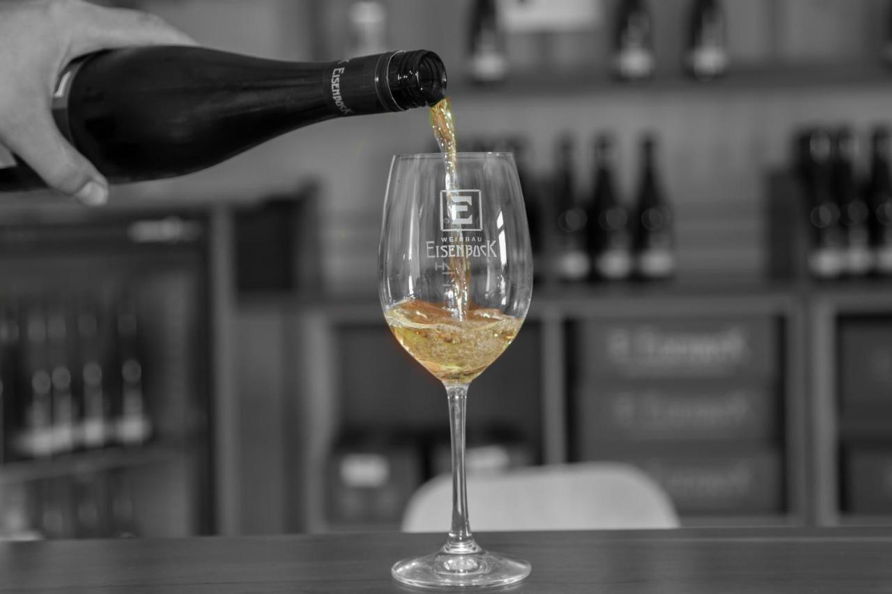 Ferienwohnung Am Weingut Eisenbock Strass  Dış mekan fotoğraf